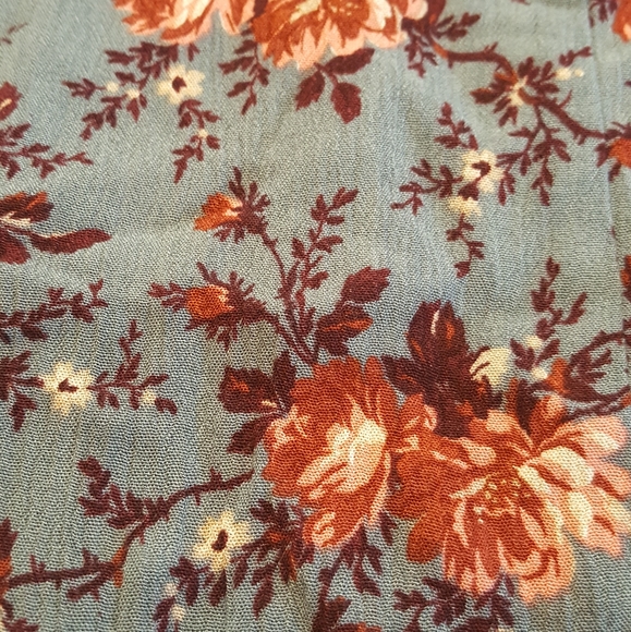 AMERICAN EAGLE Light blue and Red Blouse - Picture 3 of 6